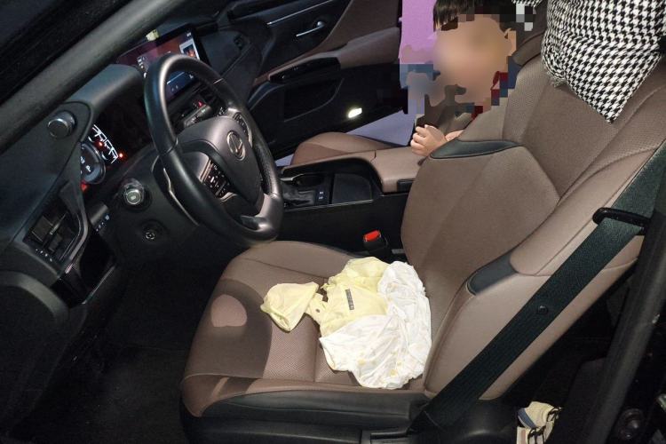 Used Lexus ES 2022 300h Excellence Edition Left Front Seat