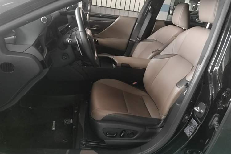 Used Lexus ES 2022 200 Excellence Edition Left Front Seat