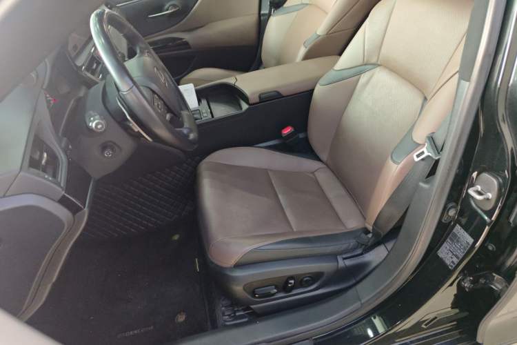 Used Lexus ES 2022 200 Excellence Edition Left Front Seat