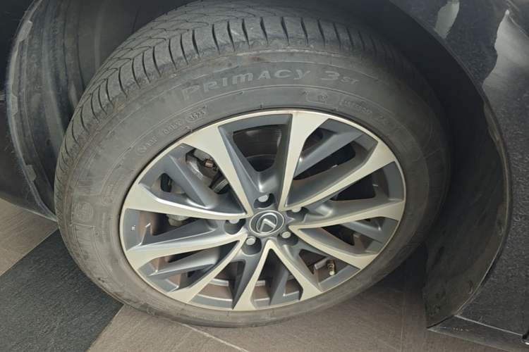 Used Lexus ES 2022 200 Excellence Edition Left Front Wheel Hub