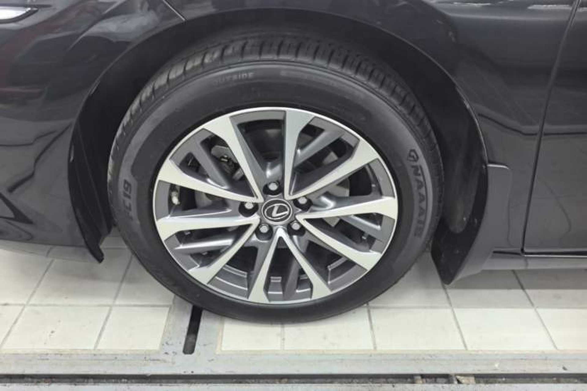 Used Lexus ES 2022 200 Excellence Edition Left Front Wheel Hub
