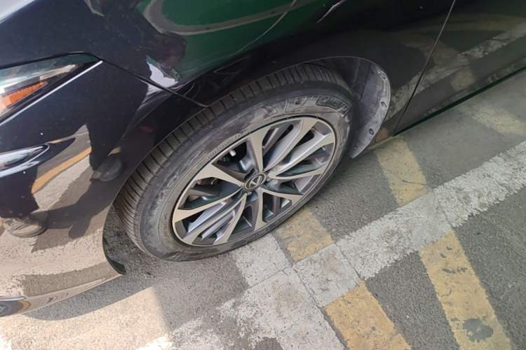 Used Lexus ES 2022 300h Excellence Edition Left Front Wheel Hub