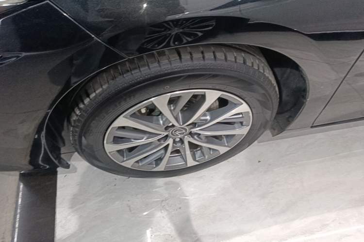 Used Lexus ES 2022 200 Excellence Edition Left Front Wheel Hub