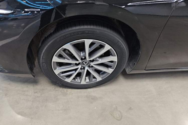 Used Lexus ES 2022 200 Excellence Edition Left Front Wheel Hub