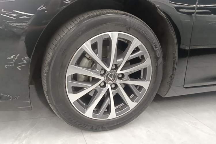 Used Lexus ES 2022 200 Excellence Edition Left Front Wheel Hub