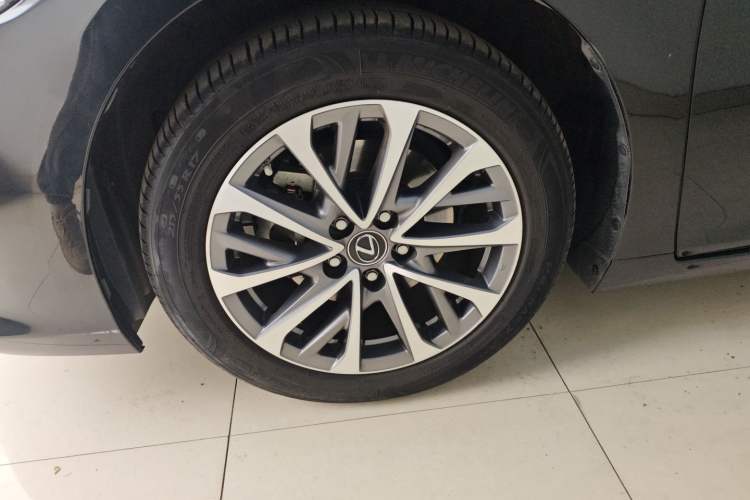 Used Lexus ES 2022 200 Excellence Edition Left Front Wheel Hub