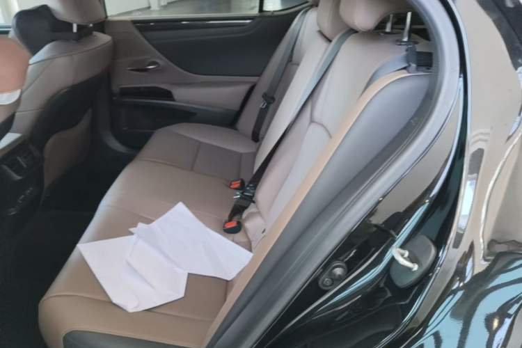 Used Lexus ES 2022 200 Luxury Edition Left Rear Seat