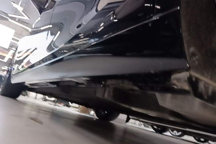 Used Lexus ES 2022 300h Deluxe Edition Left Side Sill
