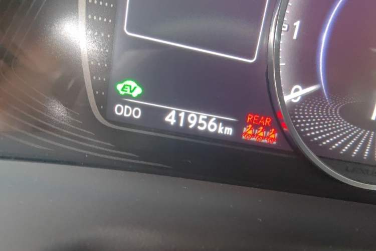 Used Lexus ES 2022 300h Excellence Edition Odometer Close Up