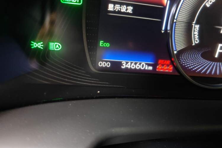 Used Lexus ES 2022 300h Excellence Edition Odometer Close Up