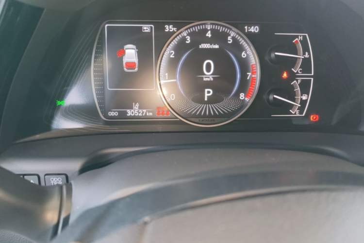 Used Lexus ES 2022 200 Luxury Edition Odometer Close Up