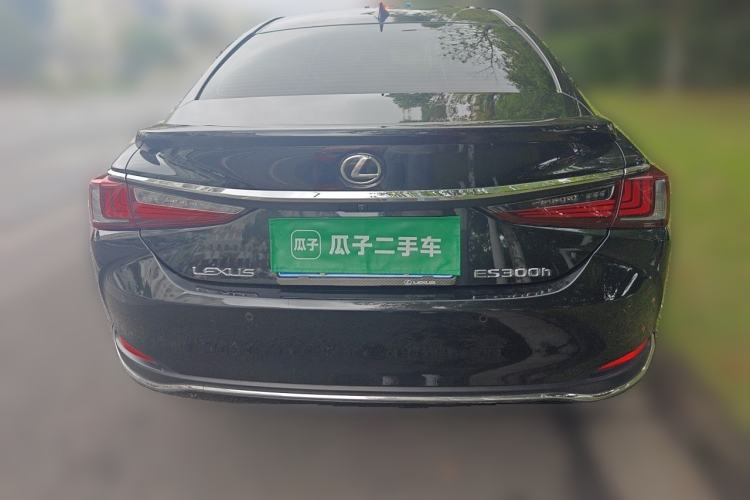 Used Lexus ES 2022 300h Excellence Edition Rear