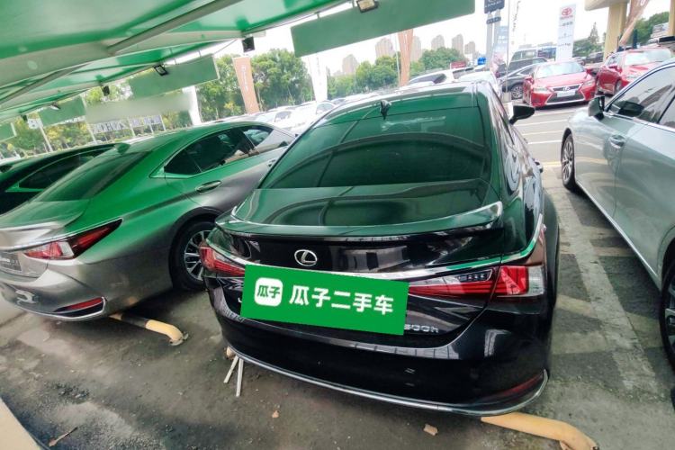 Used Lexus ES 2022 300h Excellence Edition Rear