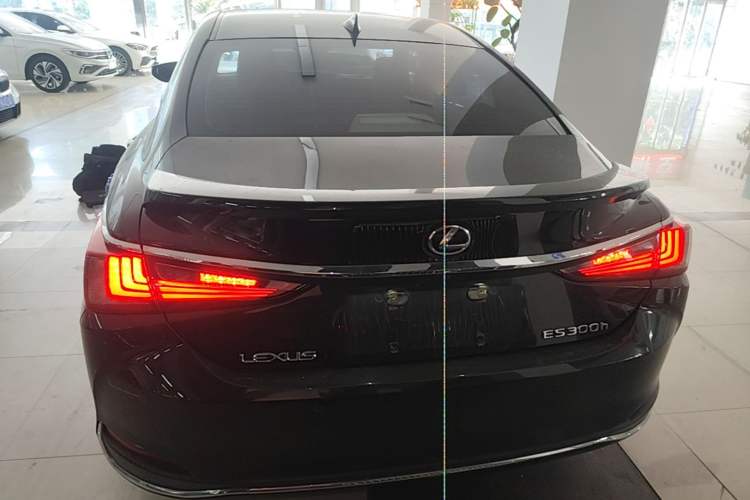 Used Lexus ES 2022 300h Excellence Edition Rear