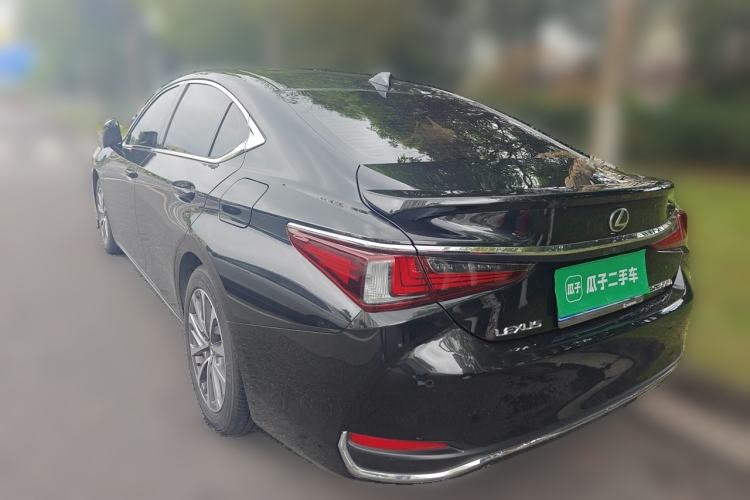 Used Lexus ES 2022 300h Excellence Edition Rear Left 45 Deg