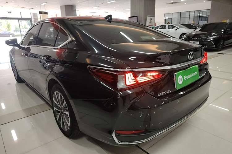 Used Lexus ES 2022 200 Excellence Edition Rear Left 45 Deg