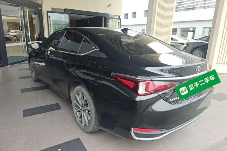 Used Lexus ES 2022 200 Excellence Edition Rear Left 45 Deg