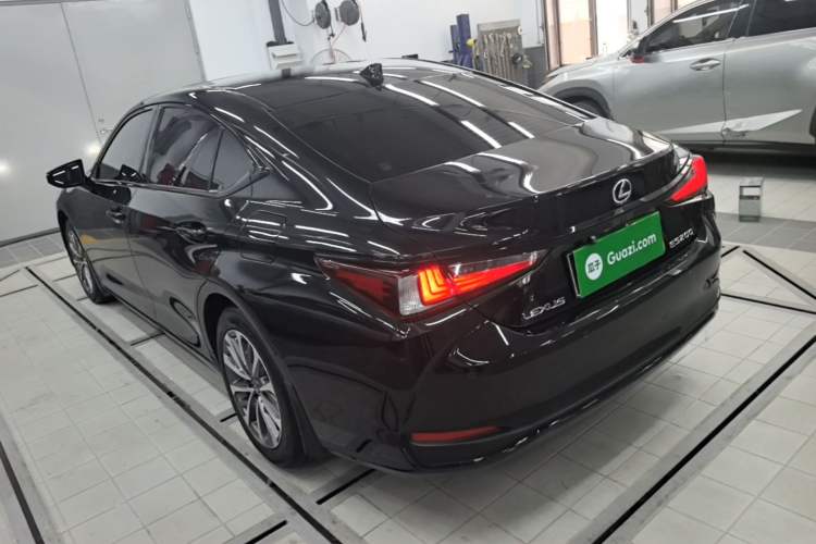 Used Lexus ES 2022 200 Excellence Edition Rear Left 45 Deg