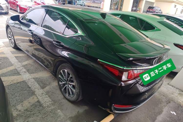 Used Lexus ES 2022 300h Excellence Edition Rear Left 45 Deg
