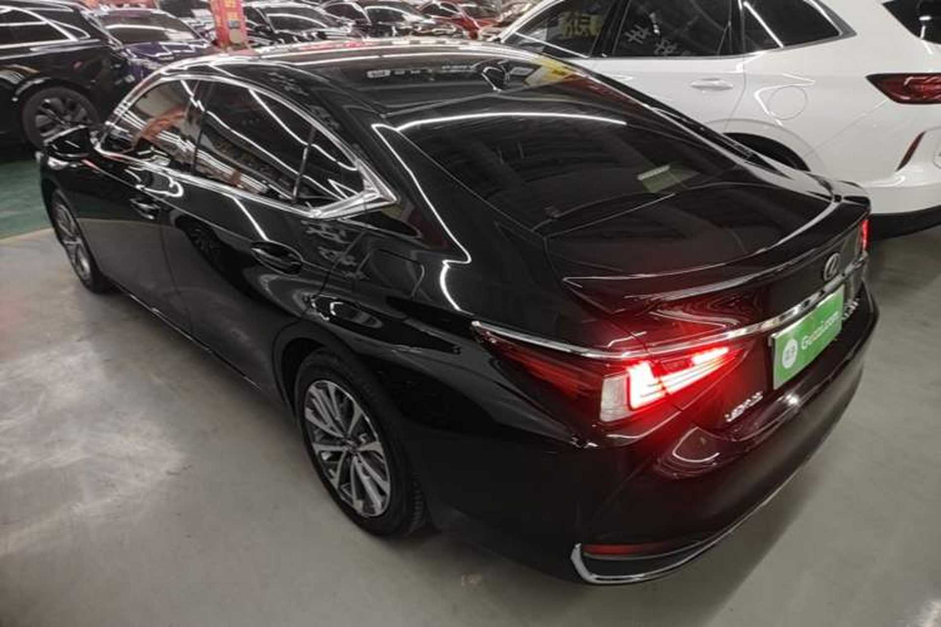 Used Lexus ES 2022 300h Excellence Edition Rear Left 45 Deg