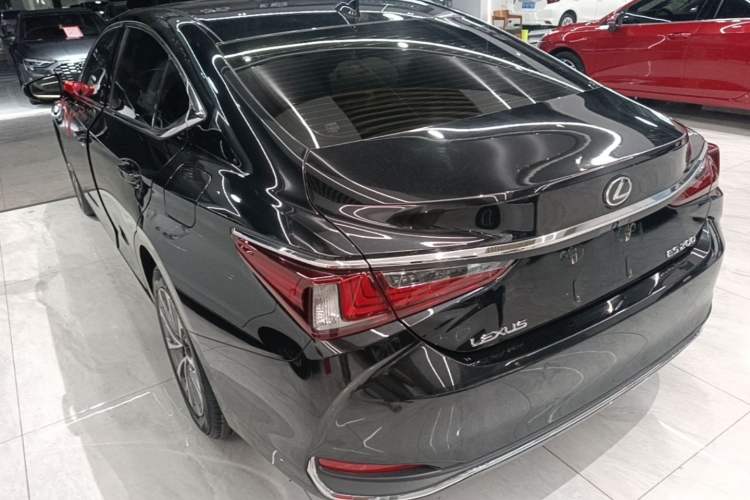 Used Lexus ES 2022 200 Excellence Edition Rear Left 45 Deg