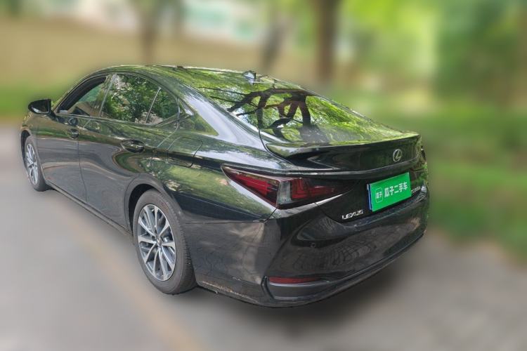 Used Lexus ES 2022 300h Excellence Edition Rear Left 45 Deg