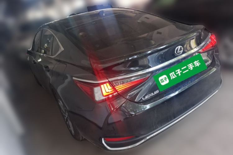Used Lexus ES 2022 300h Excellence Edition Rear Left 45 Deg