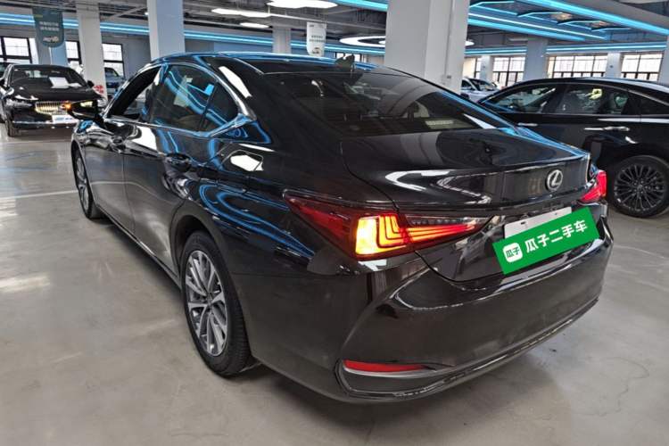 Used Lexus ES 2022 200 Excellence Edition Rear Left 45 Deg