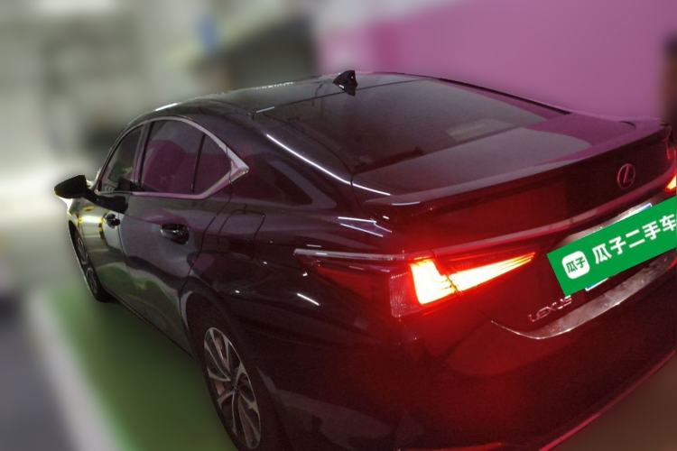 Used Lexus ES 2022 300h Excellence Edition Rear Left 45 Deg