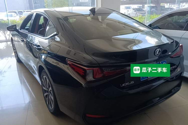 Used Lexus ES 2022 200 Excellence Edition Rear Left 45 Deg