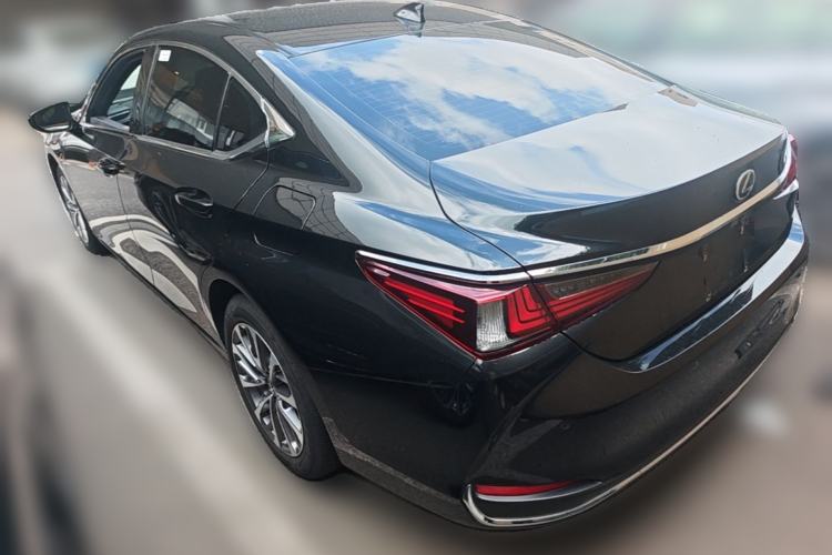 Used Lexus ES 2022 200 Excellence Edition Rear Left 45 Deg