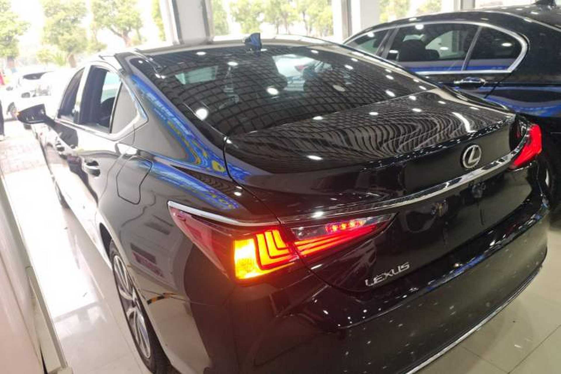 Used Lexus ES 2022 200 Excellence Edition Rear Left 45 Deg