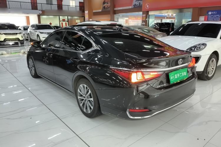 Used Lexus ES 2022 300h Excellence Edition Rear Left 45 Deg