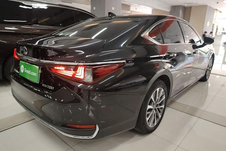 Used Lexus ES 2022 200 Excellence Edition Rear Right 45 Deg