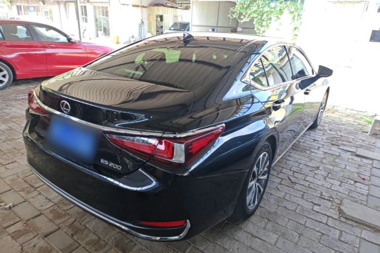 Used Lexus ES 2022 200 Excellence Edition Rear Right 45 Deg
