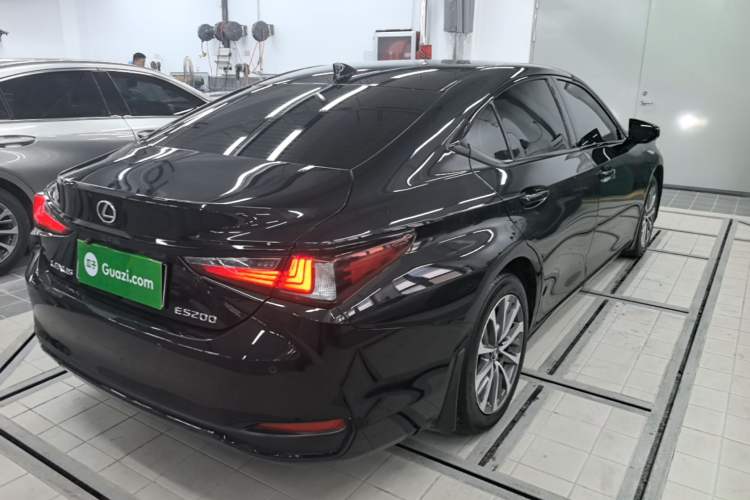 Used Lexus ES 2022 200 Excellence Edition Rear Right 45 Deg