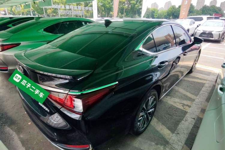 Used Lexus ES 2022 300h Excellence Edition Rear Right 45 Deg
