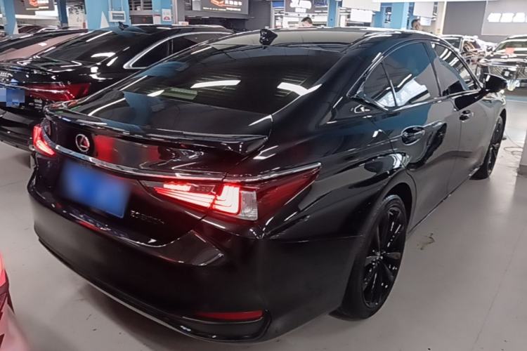 Used Lexus ES 2022 300h Deluxe Edition Rear Right 45 Deg