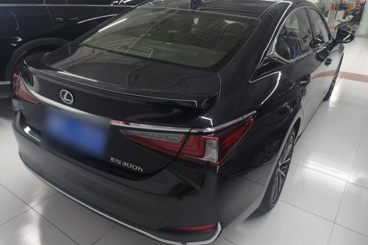 Used Lexus ES 2022 300h Deluxe Edition Rear Right 45 Deg
