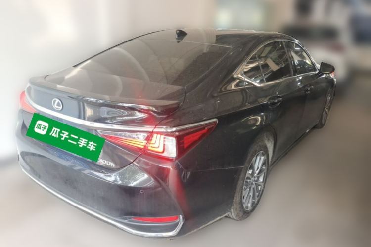 Used Lexus ES 2022 300h Excellence Edition Rear Right 45 Deg