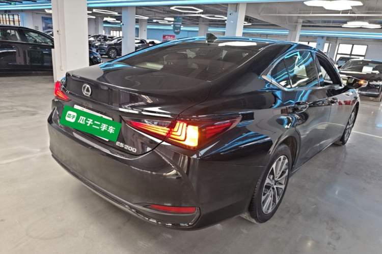 Used Lexus ES 2022 200 Excellence Edition Rear Right 45 Deg