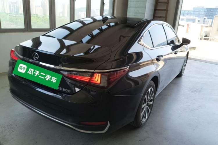 Used Lexus ES 2022 200 Luxury Edition Rear Right 45 Deg