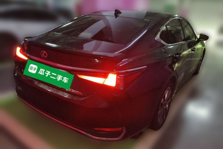 Used Lexus ES 2022 300h Excellence Edition Rear Right 45 Deg