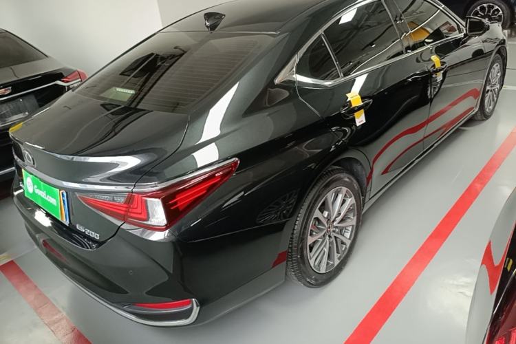 Used Lexus ES 2022 200 Excellence Edition Rear Right 45 Deg