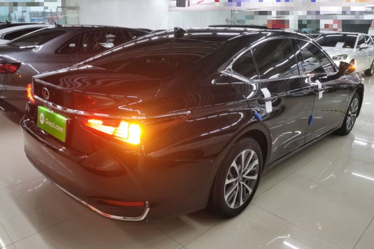 Used Lexus ES 2022 200 Excellence Edition Rear Right 45 Deg