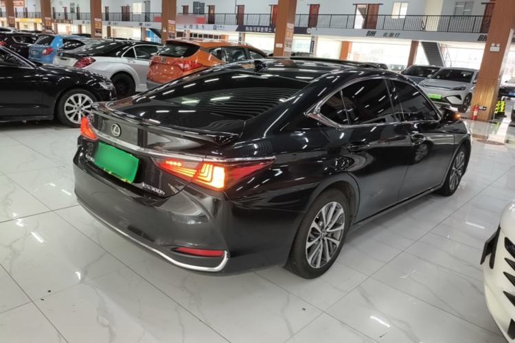Used Lexus ES 2022 300h Excellence Edition Rear Right 45 Deg