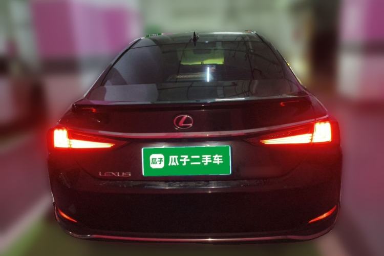 Used Lexus ES 2022 300h Excellence Edition Rear