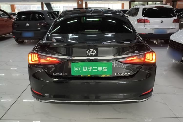 Used Lexus ES 2022 300h Excellence Edition Rear