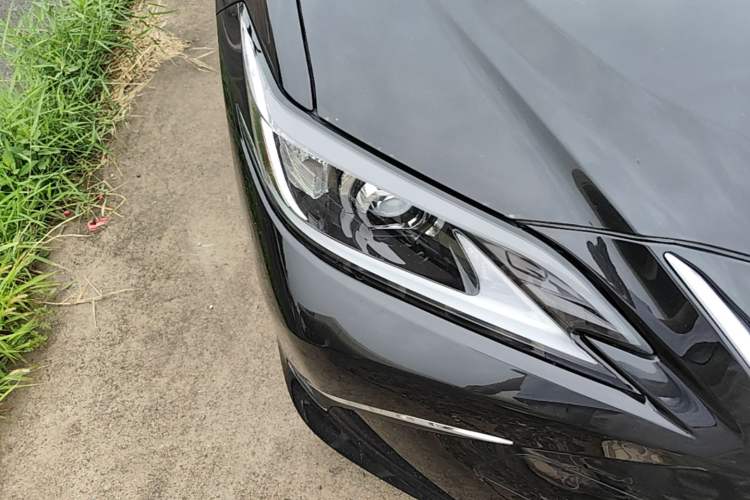 Used Lexus ES 2022 300h Excellence Edition Right Front Headlight