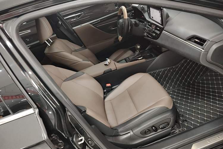 Used Lexus ES 2022 200 Excellence Edition Right Front Seat
